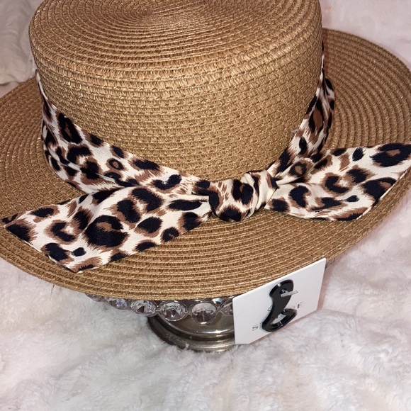 🆕️🆑️Adorable Summer Hat with Leopard embellishment. - Picture 5 of 8